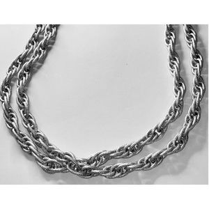 Unique, vintage perfect-for-summer textured chain.